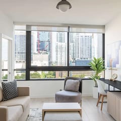 Luxury 2/2 Condo Downtown Miami with Free Parking