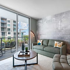 Modern Decor W/ Bay Views 1 Bdrm Condo