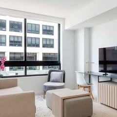 NEW Modern 1/1 Condo Downtown Miami Free Parking!