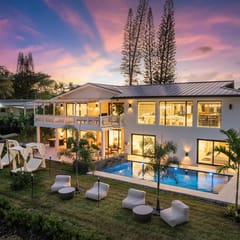 Luxe Miami Lakefront Mansion - 9BR w Pool & Garden
