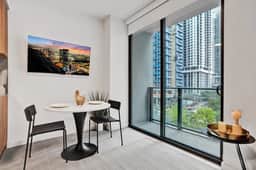 NEW Studio Downtown Miami - Image 4