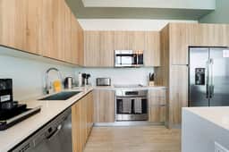 Two Bedrooms Condo With City Views - Image 3