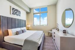 Two Bedrooms Condo With City Views - Image 4