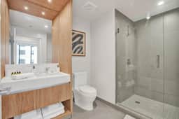 Brand New 1/1 Condo, Downtown Miami - Image 3