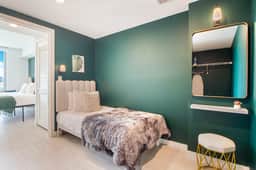 One Bedroom Condo King Bed Plus Den. - Image 4