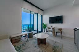 21st Floor 1BR Beach Access, Pool & Skyline - Image 3