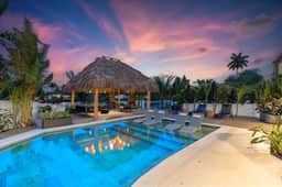 Miami Luxe house with Pool & Canal access - Image 2