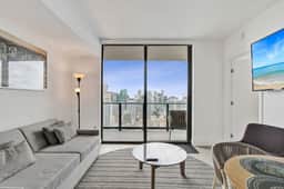 NEW Amazing 1/1 Panoramic Views Miami 41st floor - Image 3