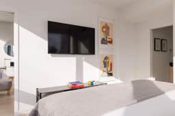 Stylish 2BR Retreat in Downtown Miami Free Parking - Image 5