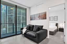 NEWStunning views Downtown Miami 1/2+Den - Image 4