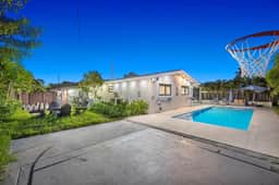 Miami 4BR Villa Heated Pool, Game & Basketball - Image 5
