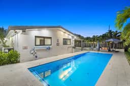 Miami 4BR Villa Heated Pool, Game & Basketball - Image 2