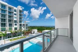 Modern Decor W/ Bay Views 1 Bdrm Condo - Image 2