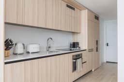 NEW Modern 1/1 Condo Downtown Miami Free Parking! - Image 3