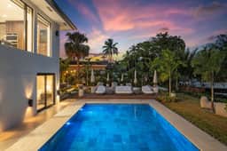 Luxe Miami Lakefront Mansion - 9BR w Pool & Garden - Image 4