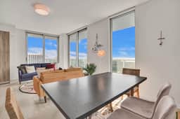 Stunning Bay Views 2 Bdrm Condo - Image 3