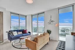Stunning Bay Views 2 Bdrm Condo - Image 2