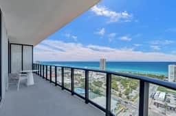 21st-Floor Corner 2BR | Water Views, Miami Beach - Image 2