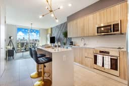 Bay+City Views! Modern Dream 1 Bdrm+Den Condo - Image 4