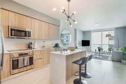 Modern 1 Bdrm Condo With Pool & Bay Views - Image 3