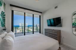 10th F Luminous 2BR/2BA | Pool, Gym & Miami Beach - Image 4