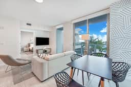 Rare Modern 1Bdrm Condo- Miami Design Dist - Image 3