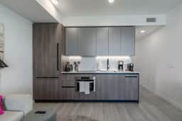 Modern 1BR Oasis | Pool, Gym & Miami Beach Access - Image 4