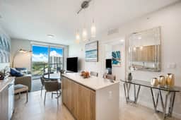 Bay Views! Rare Find 1 Bdrm Condo-Miami Design - Image 4