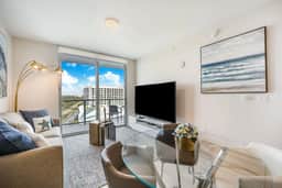 Bay Views! Rare Find 1 Bdrm Condo-Miami Design - Image 5