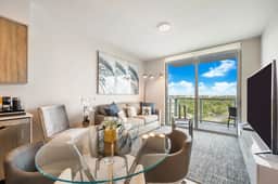 Bay Views! Rare Find 1 Bdrm Condo-Miami Design - Image 2