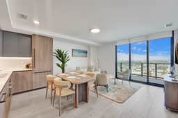 Penthouse Bright 2BR | Miami Beach at Its Best - Image 4