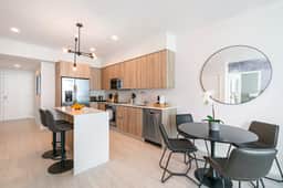 Modern Decor W/ Bay Views 1 Bdrm Condo - Image 4
