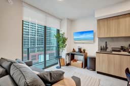 Amazing view Downtown Miami 1BR + Den. Luxe suit 18th Floor - Image 4