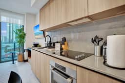 Amazing view Downtown Miami 1BR + Den. Luxe suit 18th Floor - Image 5