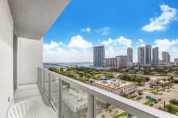 Bay & City Views! New Modern 1 Bdrm Condo-Miami - Image 5