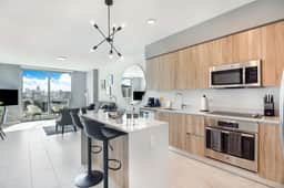 Bay & City Views! New Modern 1 Bdrm Condo-Miami - Image 2