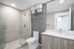 Panoramic Bay + City Views - Miami Design District Perfect 2/2 - Image 5