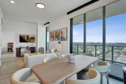 NEW: 21st Floor, Ocean Views | Pool, Gym & Beach - Image 4