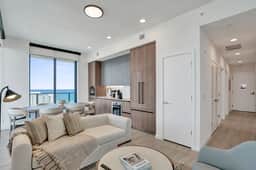 NEW: 21st Floor, Ocean Views | Pool, Gym & Beach - Image 3