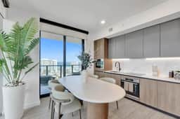 Luxury Beachside 4BR | Ocean Views, Pool & Gym - Image 4