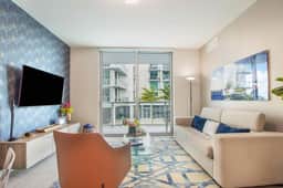 Bay + Pool Views! Modern 1Bdrm Condo - Miami - Image 2