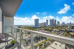 Modern Tropical 1 Bdrm + den Condo - Image 3