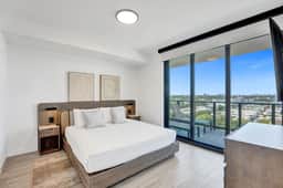 10th-Floor 4BR | Pool, Gym & Beach Access - Image 4