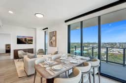 10th-Floor 4BR | Pool, Gym & Beach Access - Image 2