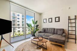 Pool + Bay Views! Lush 1 Bdrm Condo - Image 4