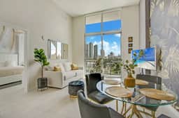 Upscale Designer 1 Bdrm Condo - Miami Design Dist - Image 2