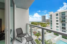 Artistic Unique Studio Bay And Pool Views / Miami - Image 5