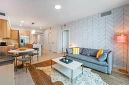 Trendy & Cozy1 Bdrm + Den Condo, Design District - Image 2