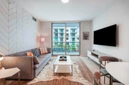 Trendy & Cozy1 Bdrm + Den Condo, Design District - Image 3