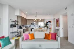 Modern 1 Bdrm Condo With Bay & Pool Views - Image 2
